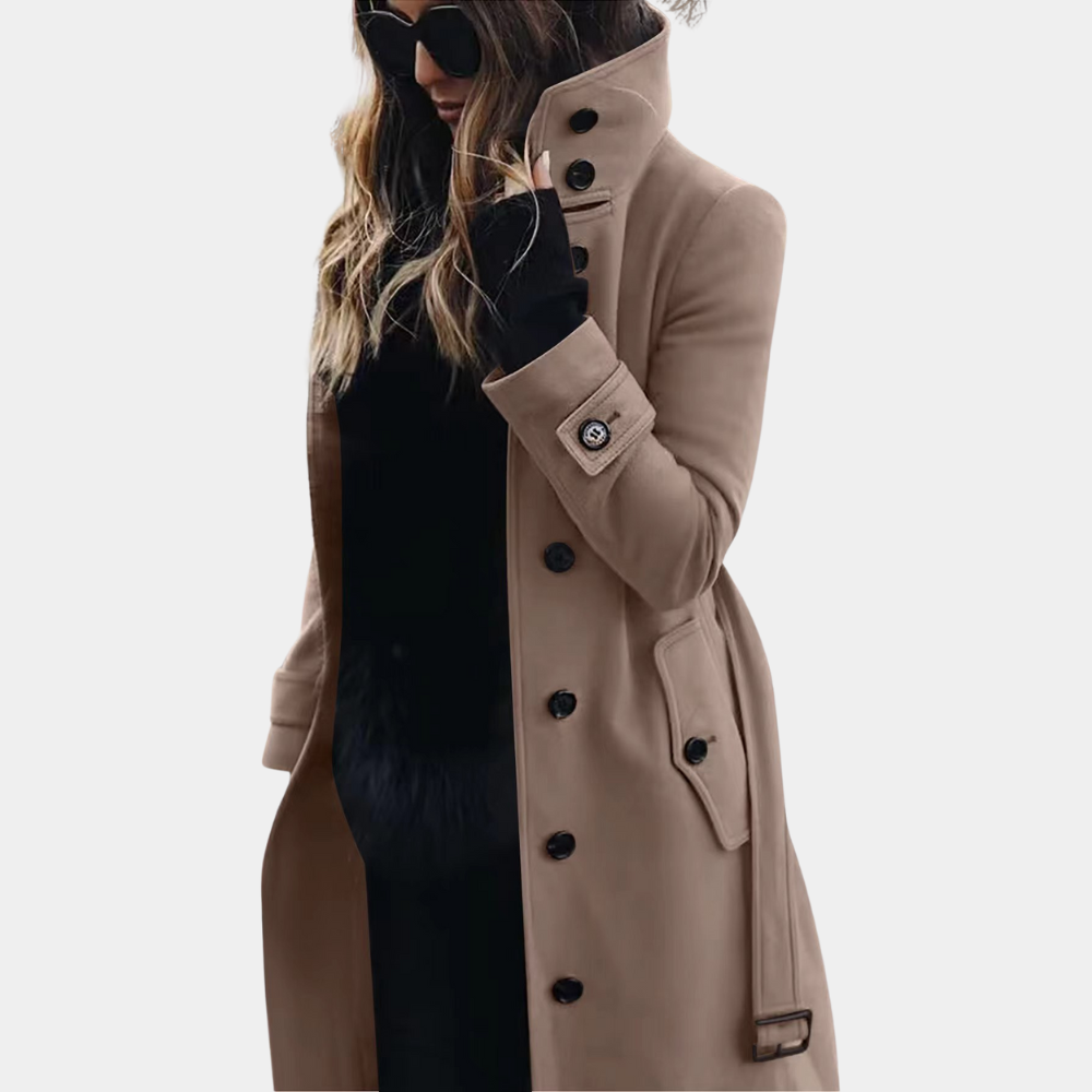 Abrigo trench cálido y elegante para mujer en color beige, perfecto para moda de invierno y looks sofisticados.