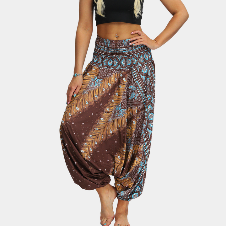 Mujer usando pantalón de yoga de ajuste relajado, perfecto para yoga, pilates y bienestar.