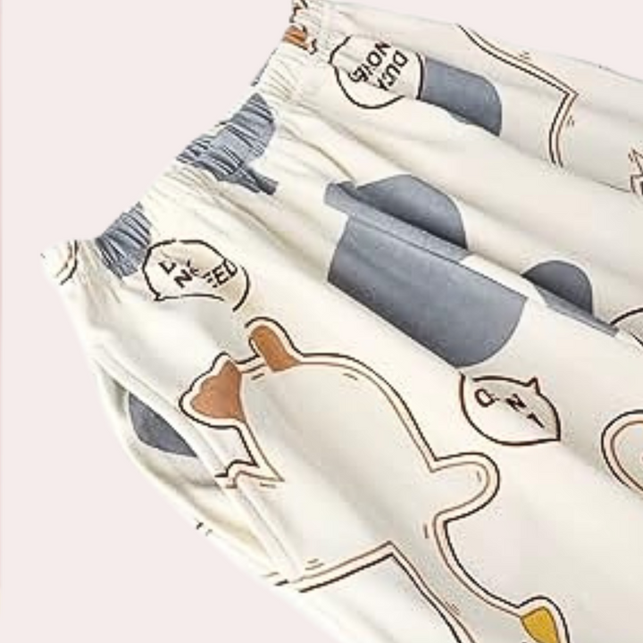 Conjunto de pijama de mujer supersuave con blusa y pantalón estampados de patitos. Ropa de dormir cómoda.