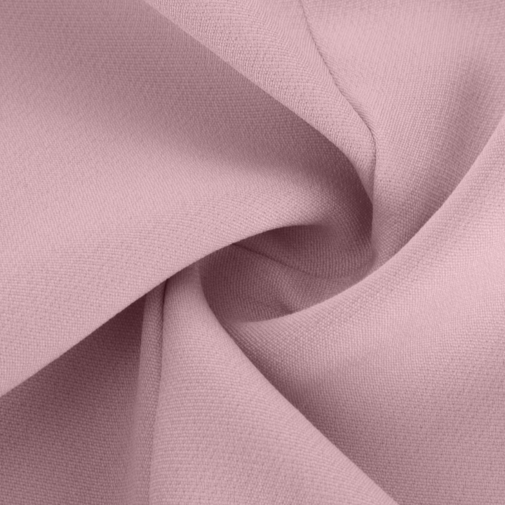 Blazer formal de mujer, esencial para vestuario de oficina, combina moda y profesionalismo sofisticado.