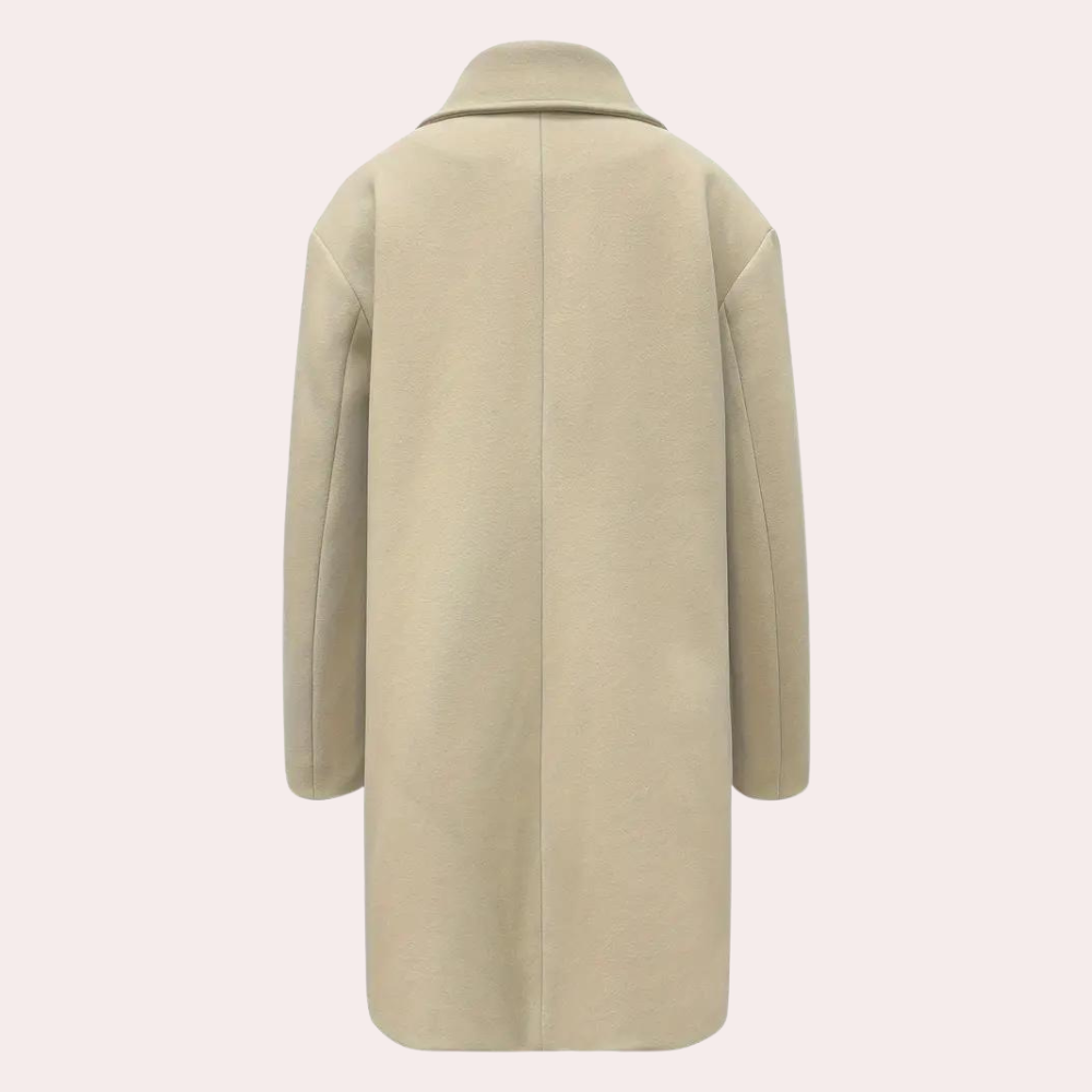 Abrigo de mujer, diseño sofisticado para el estilo diario. Ropa exterior moderna y confortable.