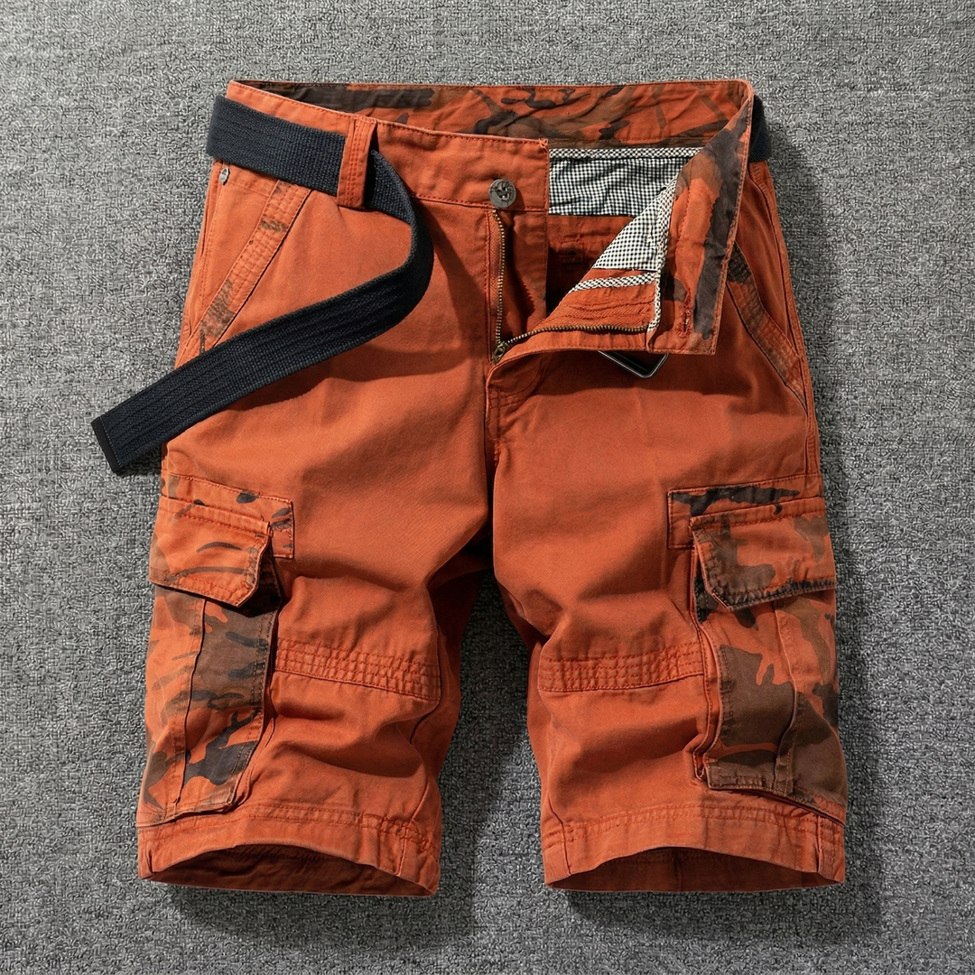Pantalón corto cargo para hombre con amplios bolsillos laterales y traseros, perfecto para utilidad y estilo veraniego.