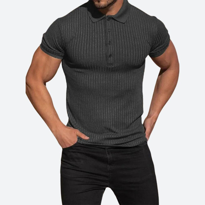 Ropa hombre: polo entallado de manga corta, algodón transpirable. Estilo casual moderno y elegante de verano.