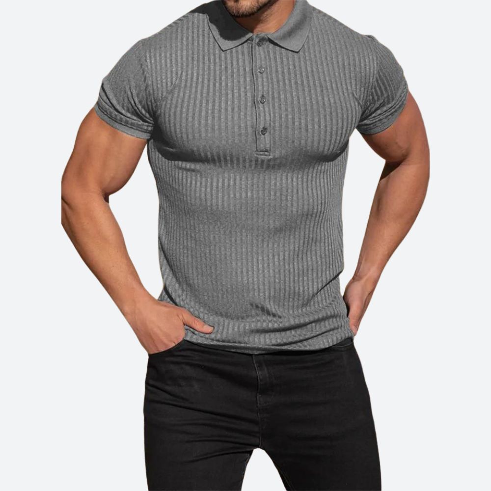 Polo moderno entallado para hombre con cuello clásico, de algodón transpirable y manga corta.