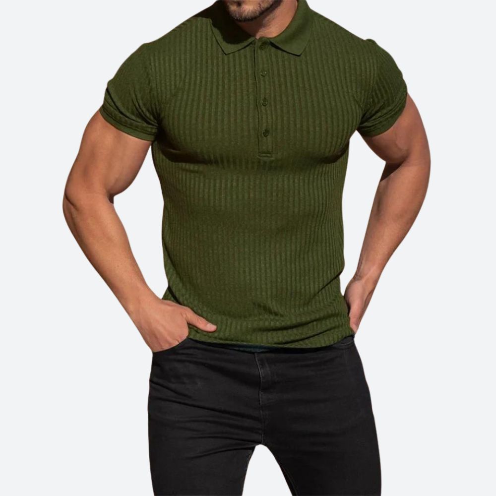 Polo entallado para hombre, estilo moderno y ajustado, ideal para un look casual elegante y sofisticado.