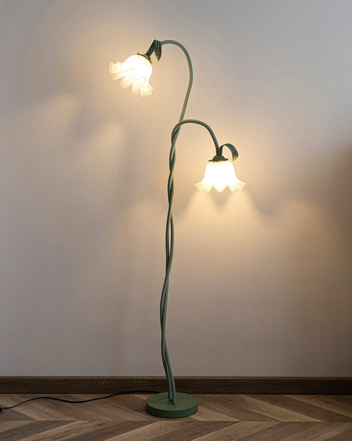 Lámpara de pie floral verde. Disfruta de una luz de ambiente única en tu dormitorio.