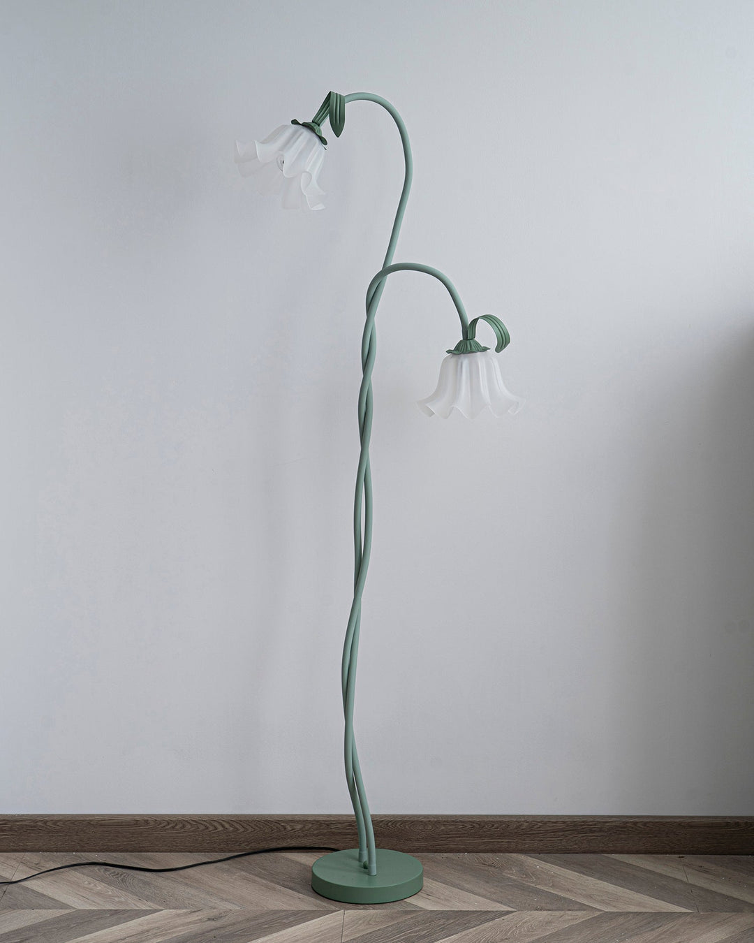 Lámpara de pie floral verde, estética moderna. Ideal para luz de ambiente en casa.