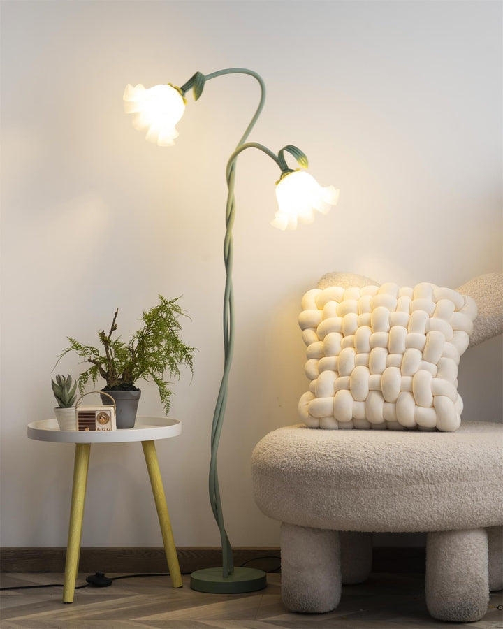 Luminaria de pie floral verde, realza la decoración de tu salón con su diseño.