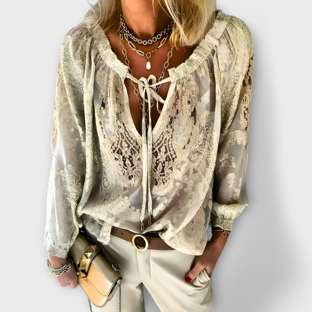 Blusa de mujer casual elegante, manga larga, cuello con lazo y volantes. Moda femenina para cualquier ocasión.