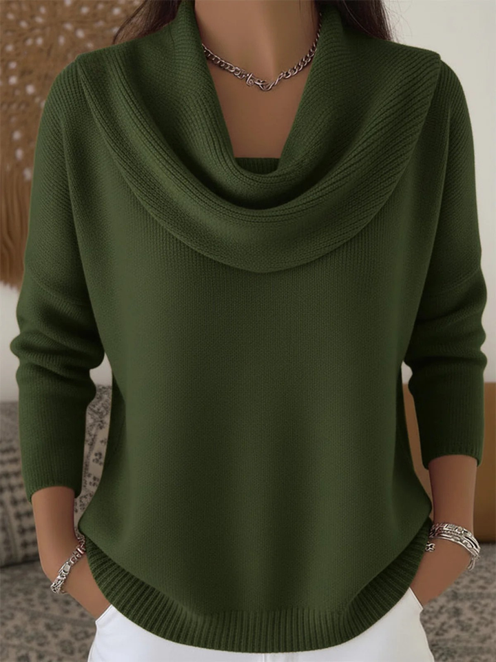 Moda femenina: jersey casual de mujer con cuello cisne caído, tejido de punto suave para otoño.