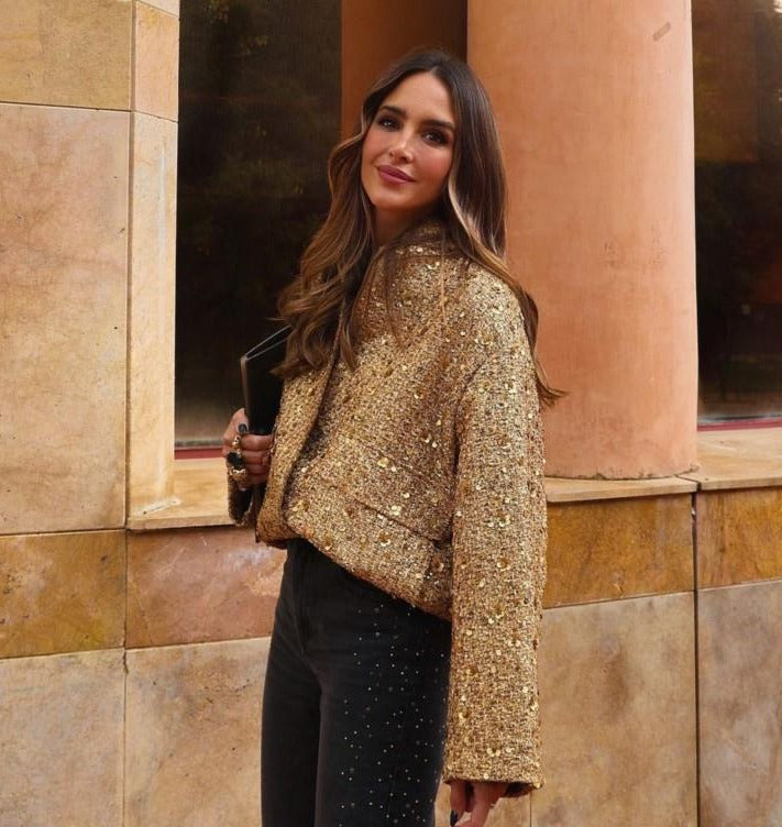 Blazer mujer JANAH brillante, un toque de glamour para tu moda femenina. Estilo sofisticado y moderno.