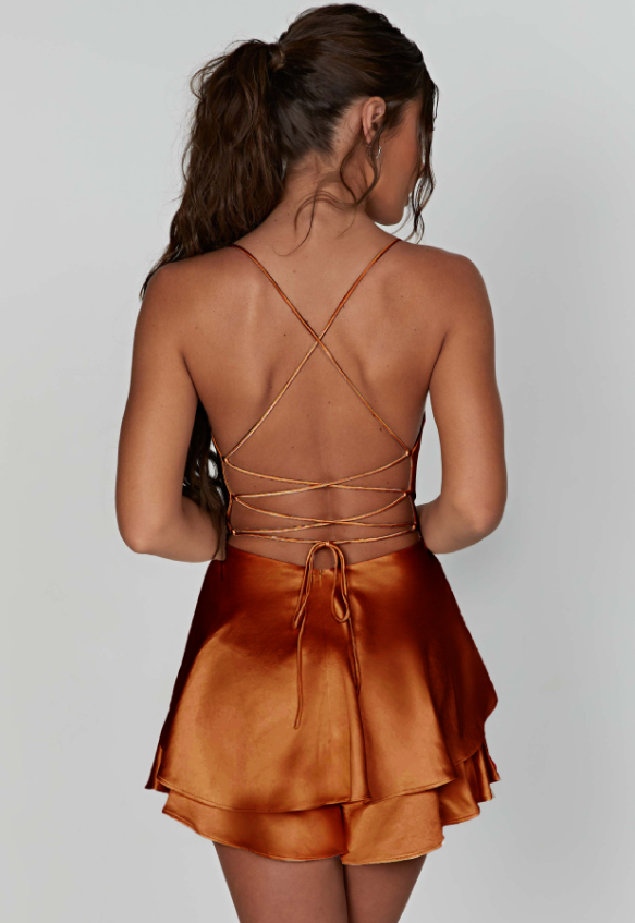 Vestido de satén corto para mujer, con elegante espalda descubierta. Perfecto para eventos de moda, noche y verano.