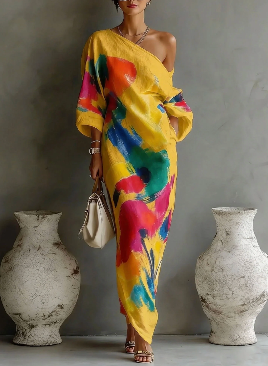 Elegante vestido fluido de mujer con estampado vibrante. Diseño asimétrico perfecto para fiestas de verano.