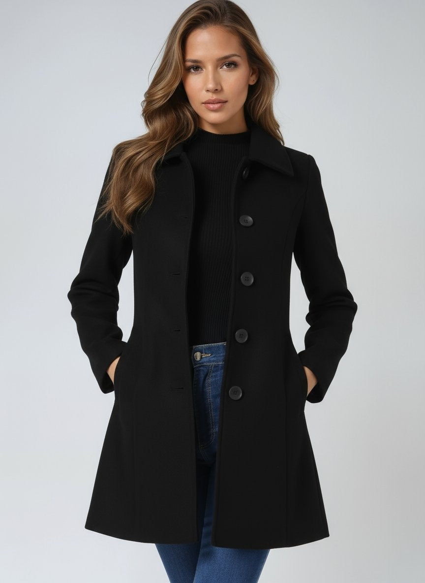 Abrigo largo versátil de mujer con cuello solapa y botones, manga larga, ideal para casual o formal.