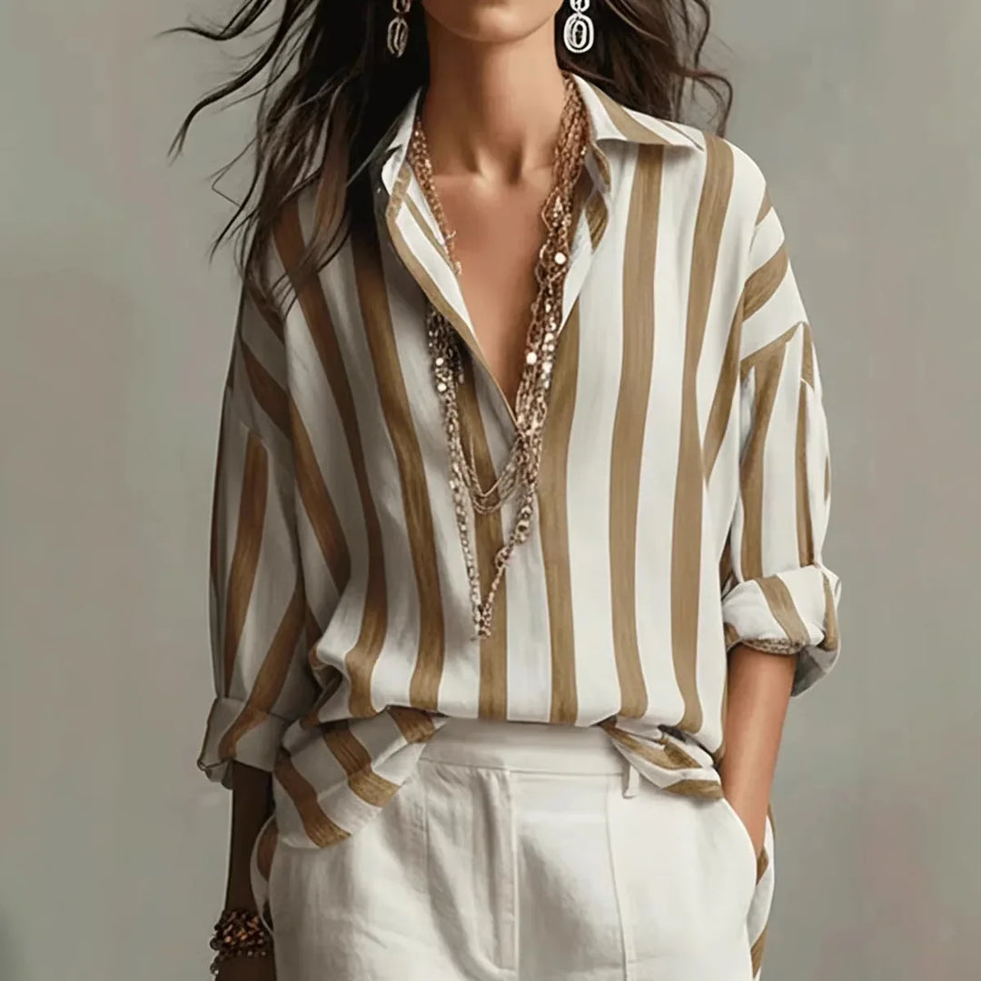 Moderna camisa de mujer a rayas, manga larga y botones. Perfecta para atuendos casuales, cómoda y con estilo.