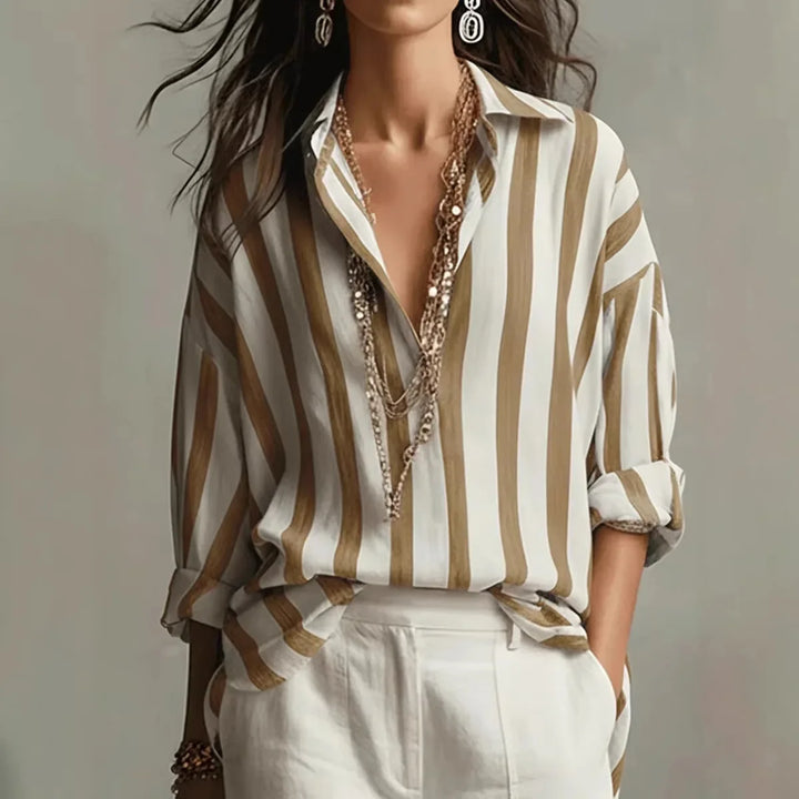 Moderna camisa de mujer a rayas, manga larga y botones. Perfecta para atuendos casuales, cómoda y con estilo.
