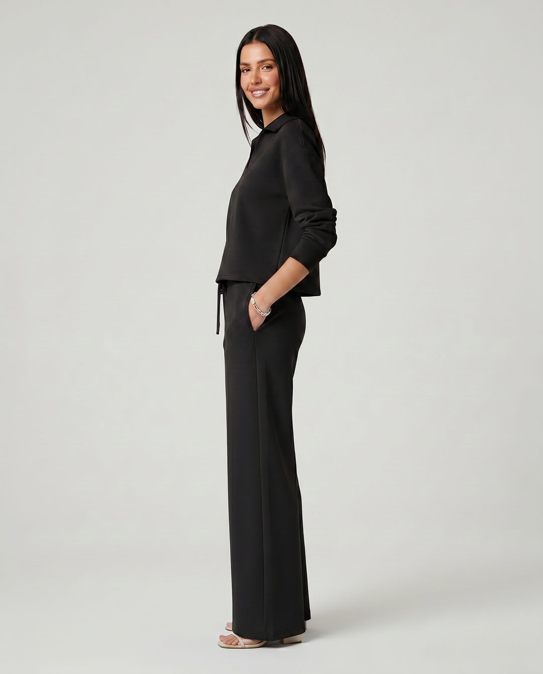 Conjunto completo de punto para mujer: suéter cuello V y pantalón ancho. Ideal para un look casual y acogedor.