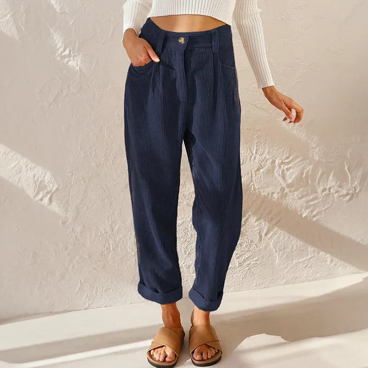 Pantalones de pana mujer Carmen, versátiles, cintura alta, pierna holgada, para looks casuales y con estilo.