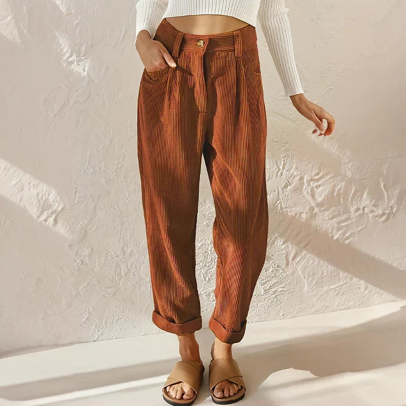 Pantalones de pana Carmen para mujer. Diseño moderno, cintura alta y pierna ancha, un básico casual.