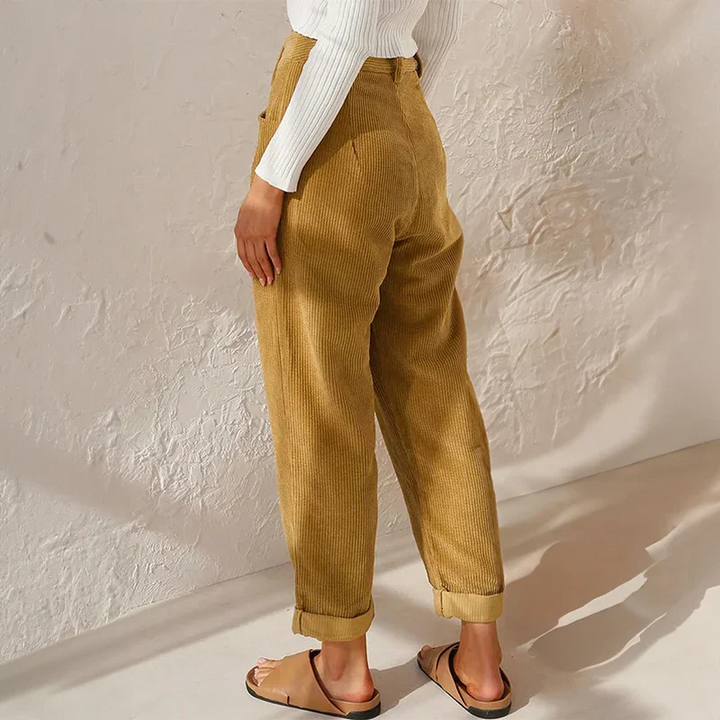 Pantalón pana mujer estilo slouchy. Cintura alta, corte relajado y cómodo, ideal para el día a día.