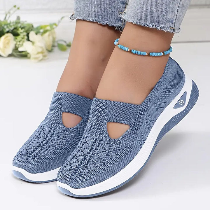 Zapatillas Carmen de mujer. Calzado calado sin cordones de punto, slip-on. Cómodas y transpirables para el verano.