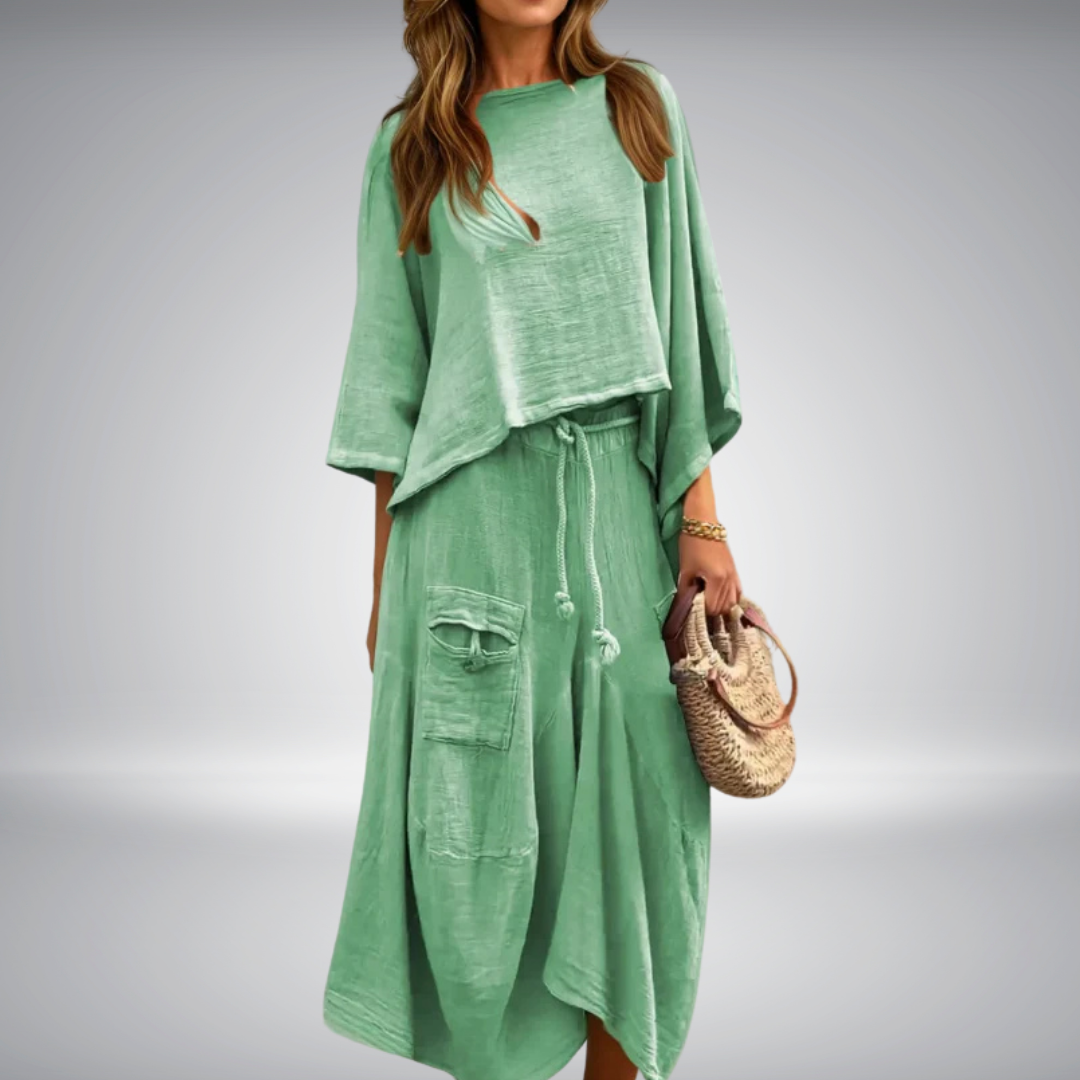 Mujer luciendo conjunto LUNA de falda fluida y top, estilo elegante y cómodo de verano.