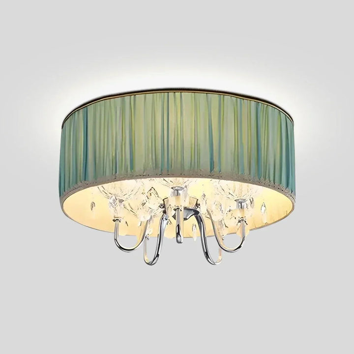 Iluminación de lujo: Lámpara colgante de cristal y metal, un elemento brillante y decorativo para salón.