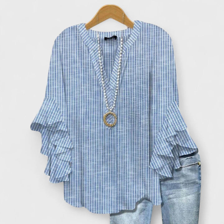 Blusa de mujer con volantes y estampado floral, modelo Celia, perfecta para primavera.