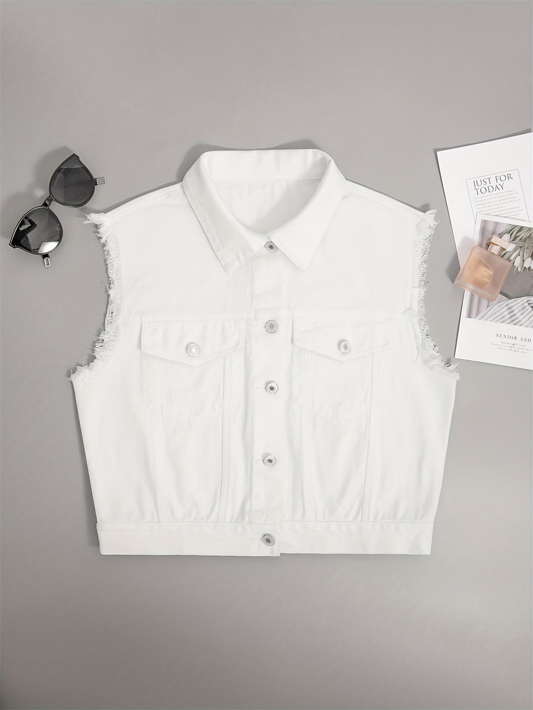 Chaleco de mezclilla lavado ácido para mujer. Prenda sin mangas ideal para primavera y verano.