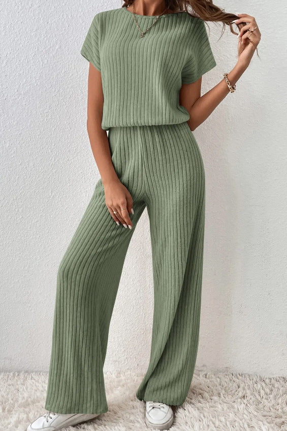 Conjunto de punto suave para mujer: top de manga corta y pantalón ancho. Ropa cómoda, estilo casual.
