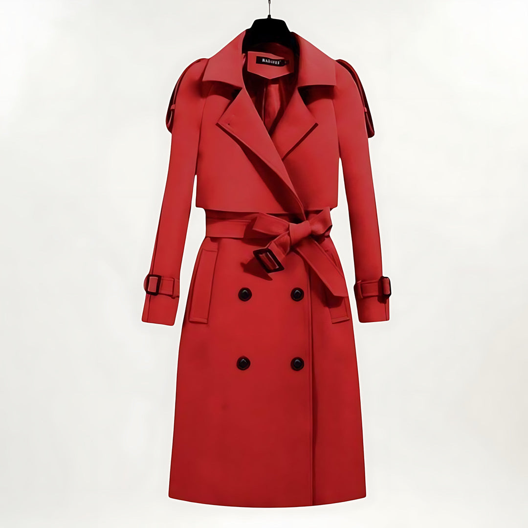 Gabardina clásica de mujer con cinturón y botones grandes, ideal como abrigo de primavera o entretiempo.