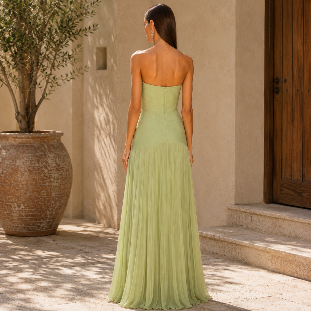 Elegante vestido de fiesta para invitada de boda o graduación. Diseño estilizador y chic.