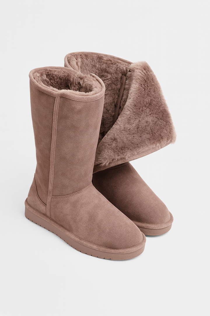 Calzado de invierno casual para mujer: botas de ante con forro de pelo sintético, perfectas para el frío y la moda.
