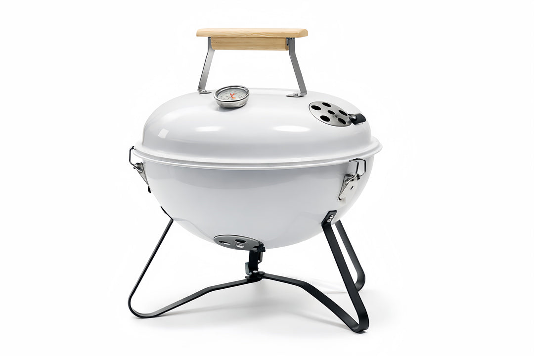 Parrilla compacta de carbón con tapa ventilada para un control óptimo.