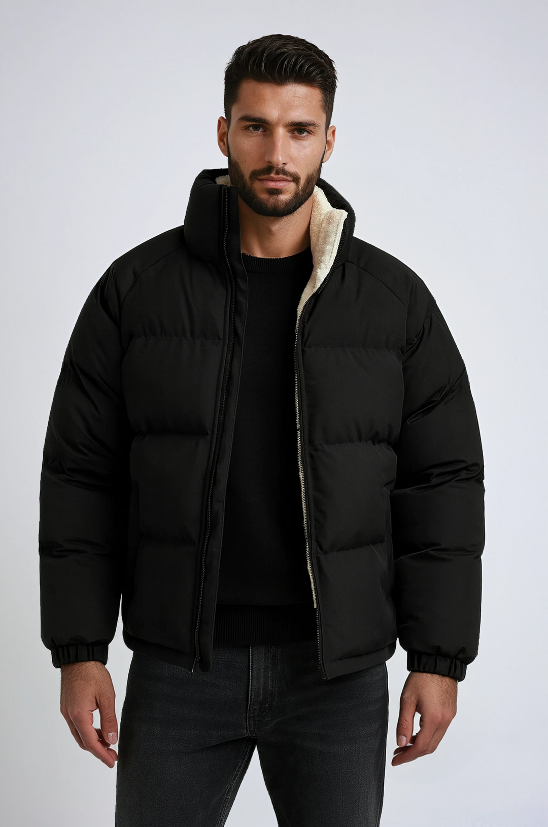 Chaqueta acolchada de invierno para hombre con forro polar. Ideal para calidez y moda masculina casual.
