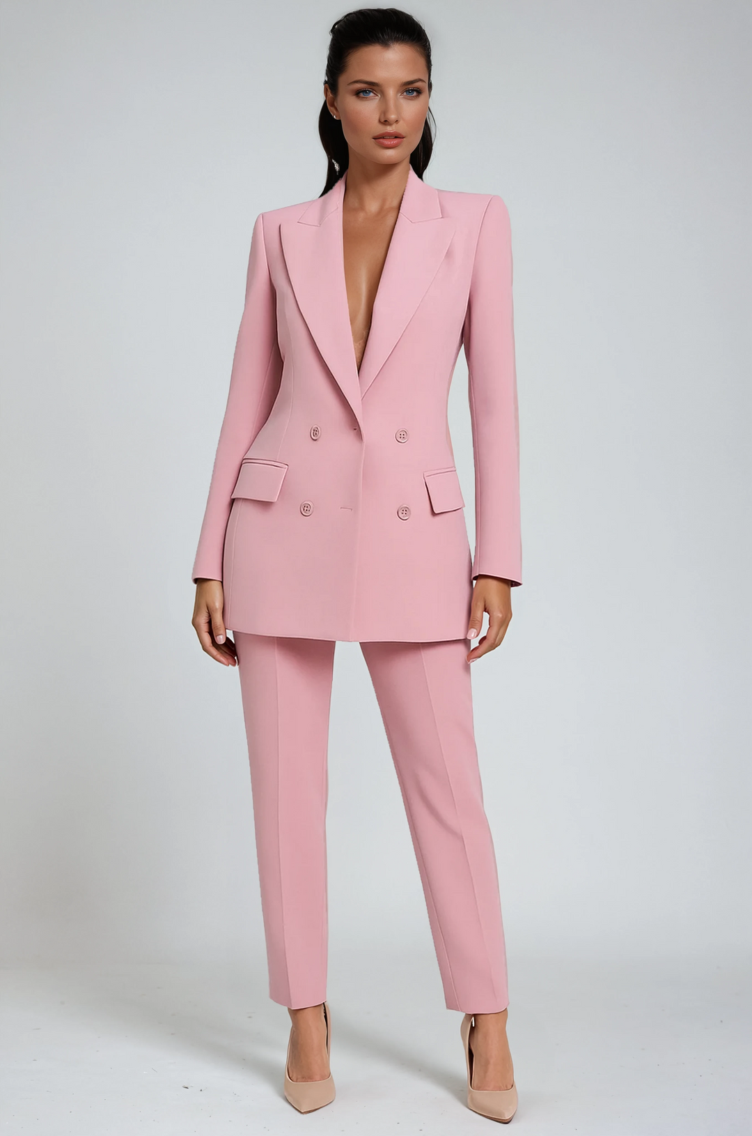 Conjunto elegante de blazer y pantalón rosa para mujer. Ideal para oficina, estilo profesional moderno y versátil.
