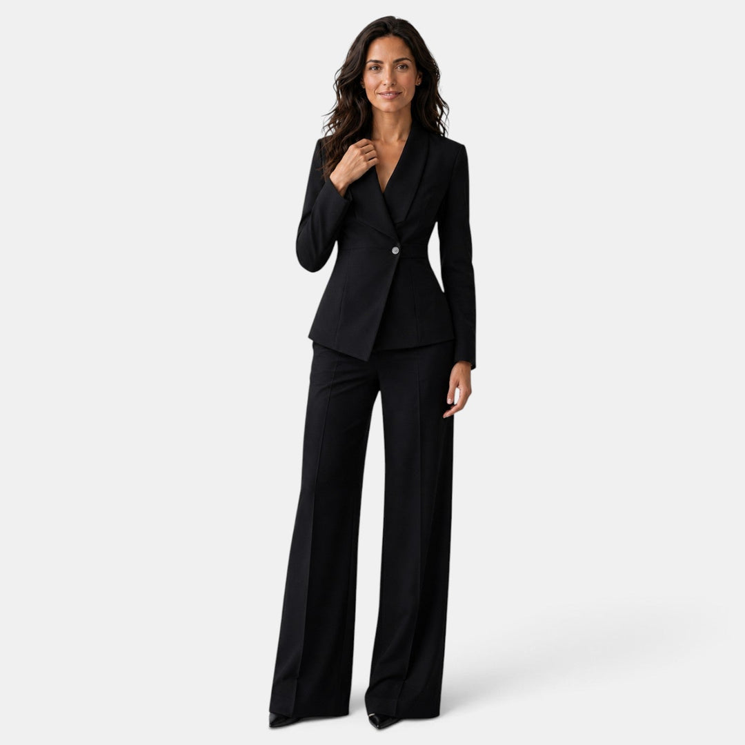 Traje elegante de mujer con blazer y pantalón entallado, ideal para moda oficina y estilo profesional.