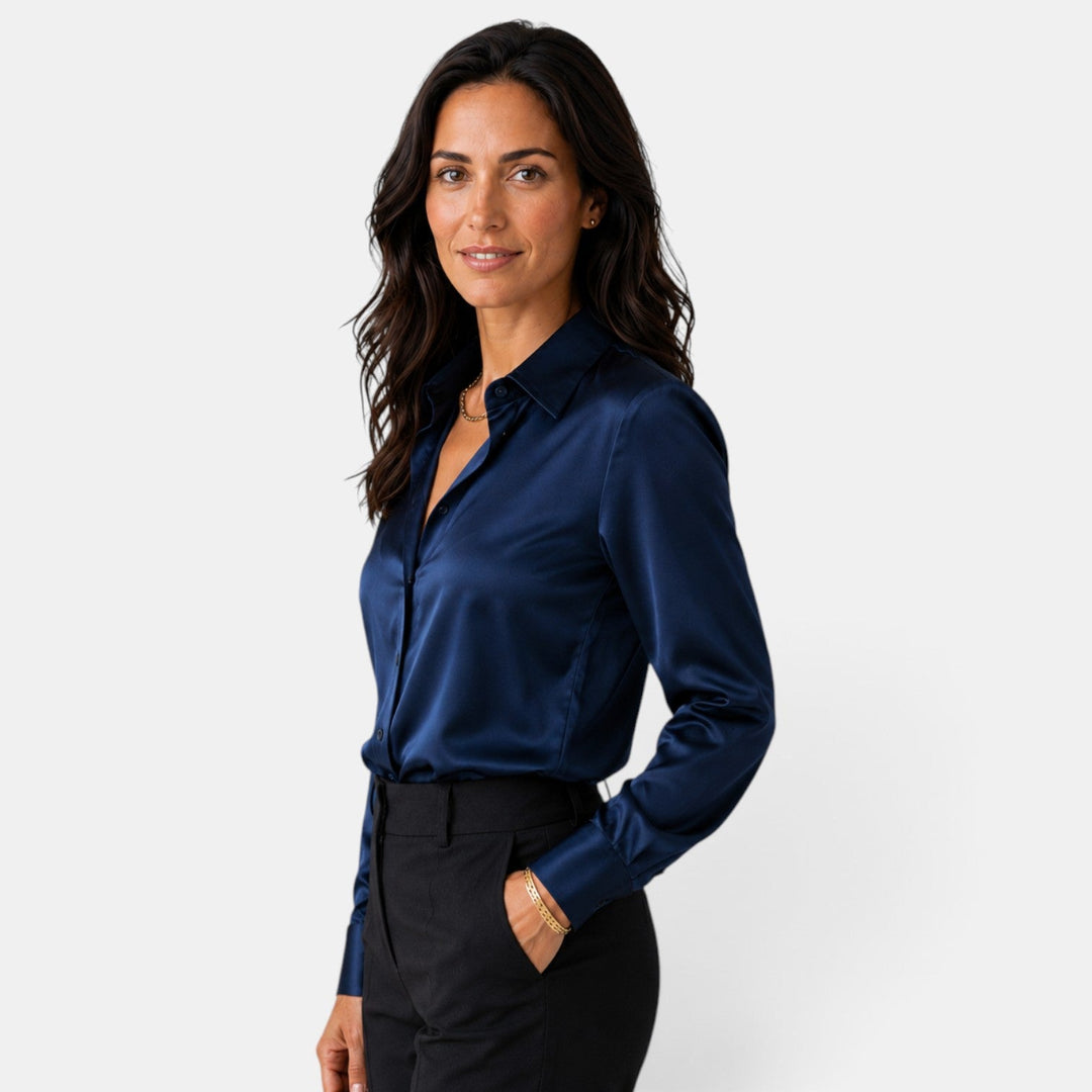 Moda femenina: blusa versátil con botones, ideal para un estilo casual chic y cómodo.