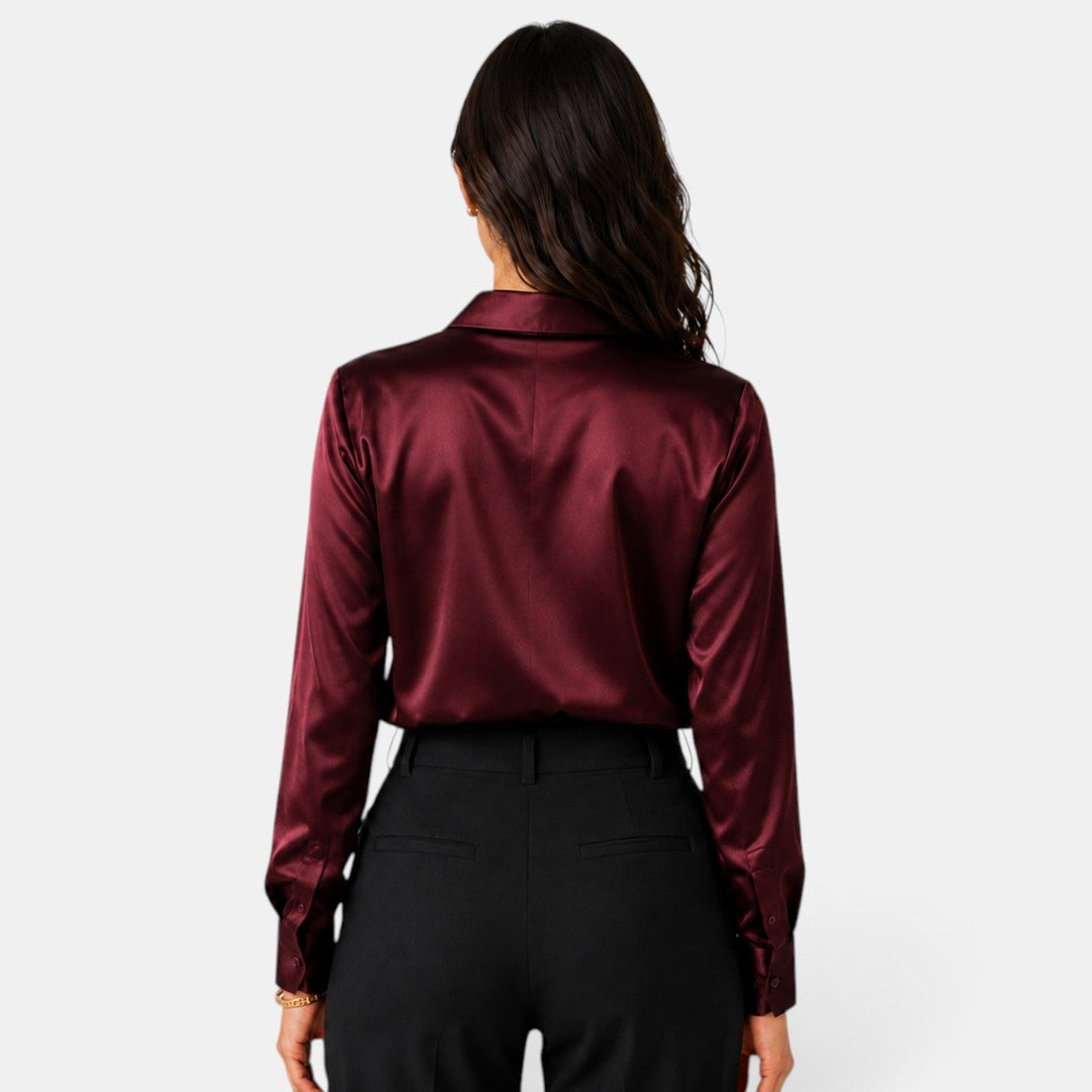 Blusa elegante para mujer con botones y cuello clásico, un básico sofisticado para cualquier ocasión.