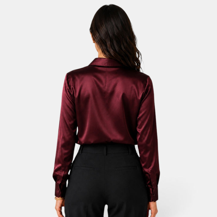 Blusa elegante para mujer con botones y cuello clásico, un básico sofisticado para cualquier ocasión.