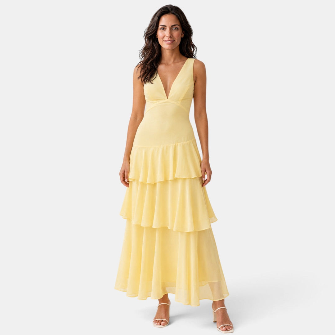 Vestido maxi de volantes elegante para invitada de boda, estilo chic de verano.