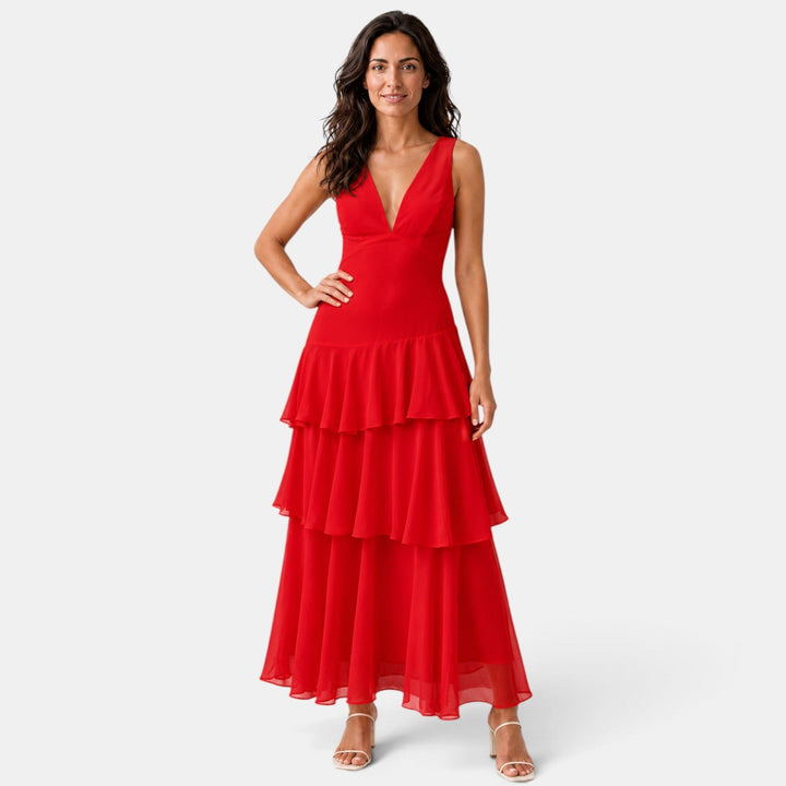 Elegante vestido de volantes, perfecto para bodas y eventos de verano.