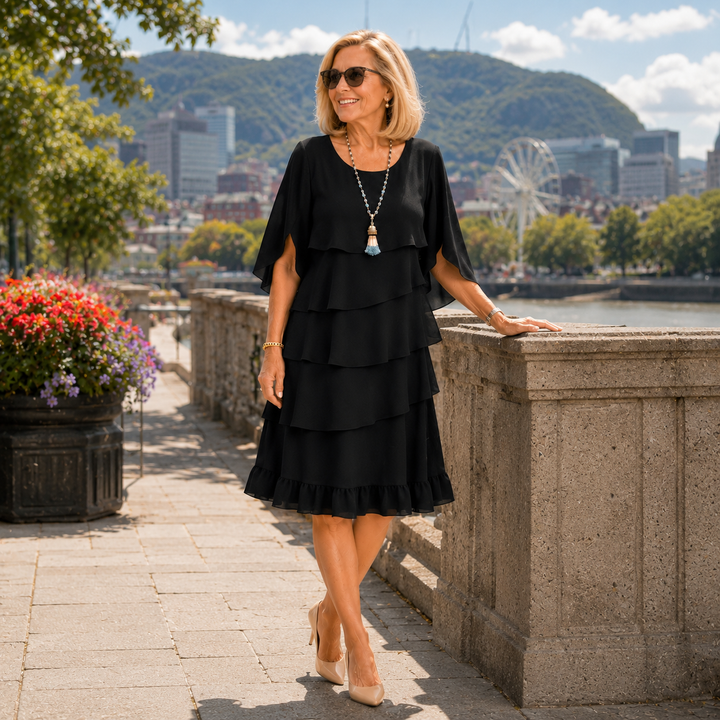 Vestido elegante de mujer con volantes y manga fluida, ideal para fiestas y eventos.