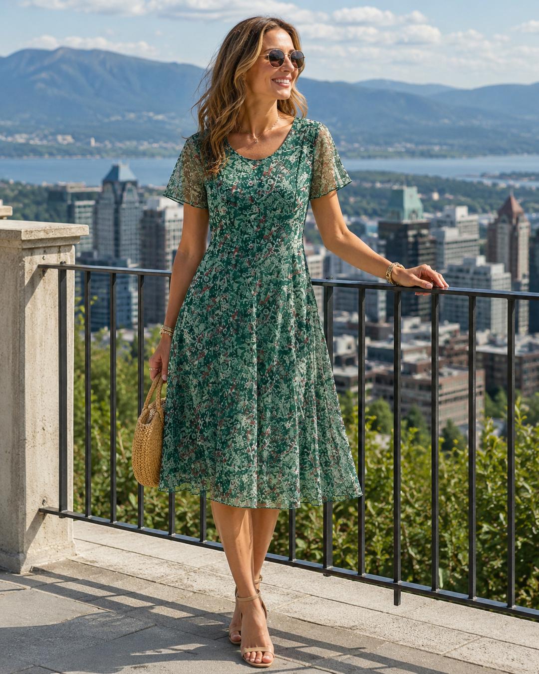 Vestido floral de mujer con corte A, mangas cortas. Ideal para verano, casual y vacaciones.