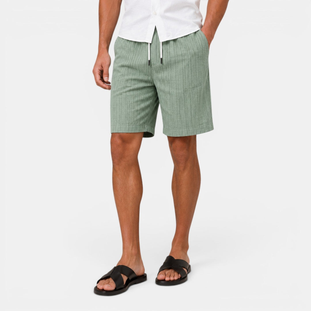 Pantalón corto de lino para hombre, diseño fresco y transpirable. Comodidad ideal para el verano.