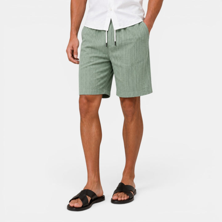 Pantalón corto de lino para hombre, diseño fresco y transpirable. Comodidad ideal para el verano.