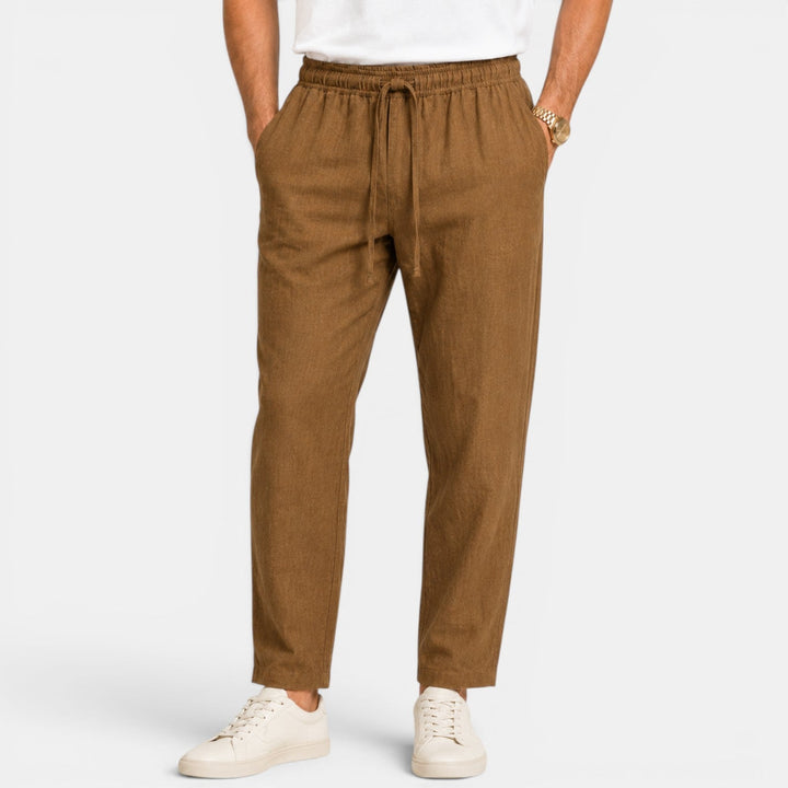 Cintura y detalle del pantalón de lino casual para hombre, ajuste cómodo veraniego.