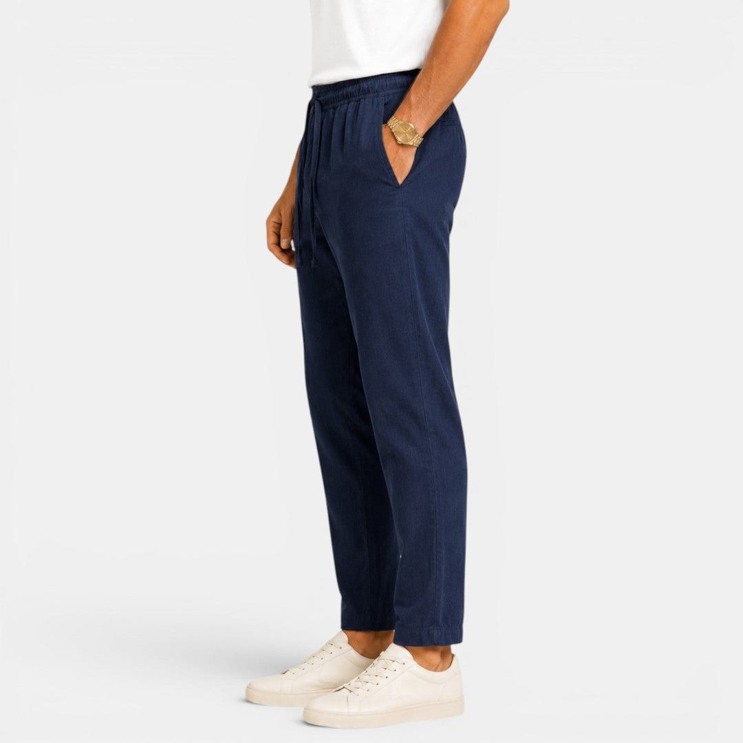 Pantalón de lino hombre, estilo casual veraniego, fresco y cómodo para la playa.