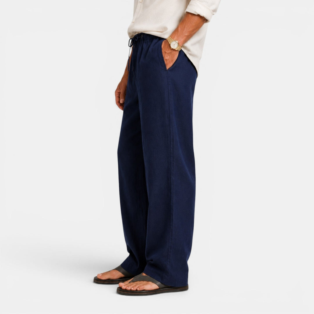 Vista frontal de un pantalón de lino suelto para hombre, ideal para un estilo casual y fresco de verano.