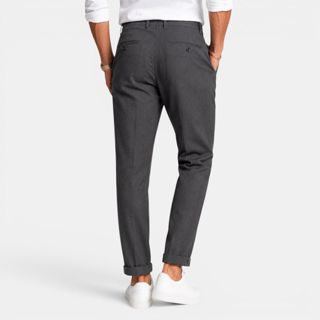 Pantalón de lino masculino, versátil para un look elegante o casual en verano.